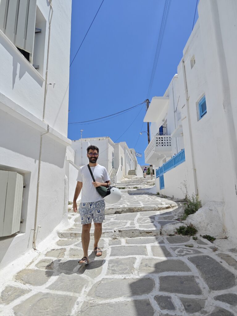 ruben en las calles blancas de naoussa