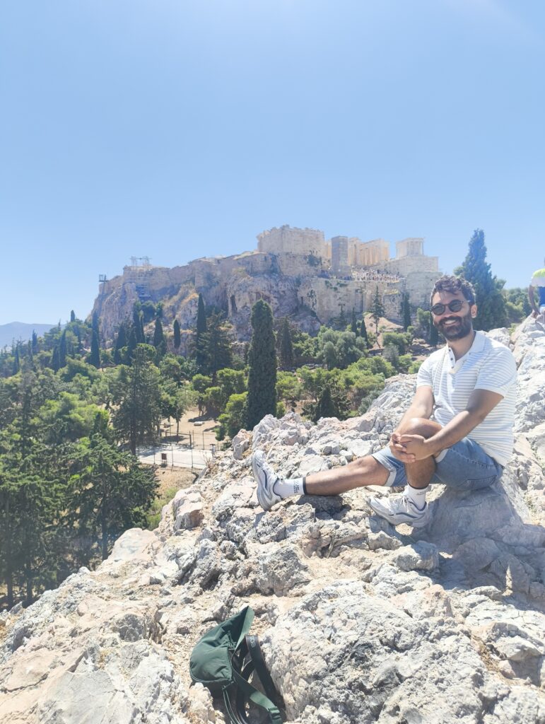 foto con la acropolis desde un mirador